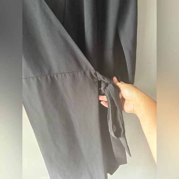 J. Crew size 6 Elegant Black crepe Wrap Dress, fitted cuffs , adjustable tie - Picture 10 of 11